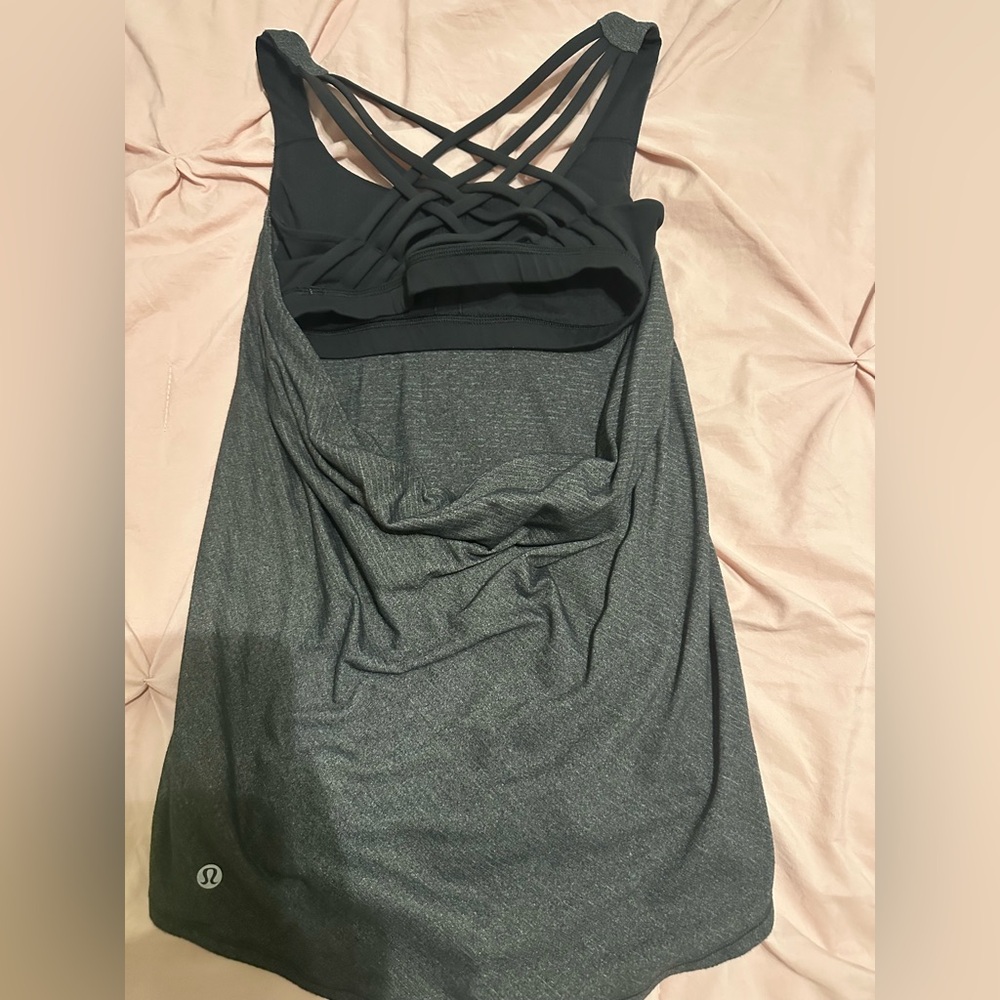 Lululemon tank top bra made into it